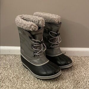 Sorel Gray and Black Insulated Boots